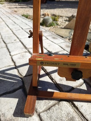 Caballete de madera para exposición