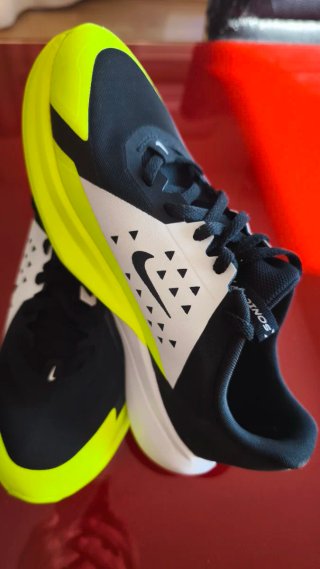 Zapatillas Nike Negras y Amarillas