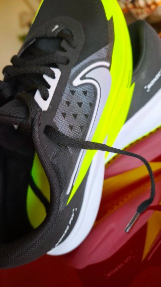 Zapatillas Nike Negras y Amarillas
