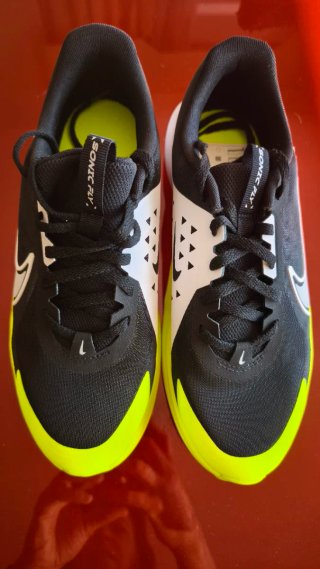 Zapatillas Nike Negras y Amarillas