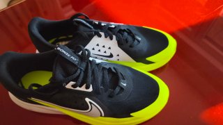 Zapatillas Nike Negras y Amarillas