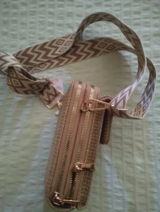 Bolso bandolera beige con correa
