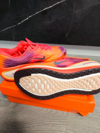Nike Vomero Plus Naranja/Rosa
