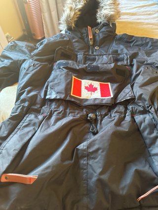 Abrigo Canadian Peak Negro con Bandera