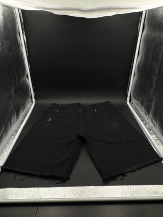 Bermuda uomo nero con schizzi multicolore