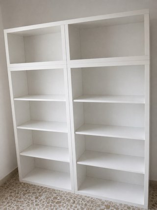 Estanterías de madera blancas
