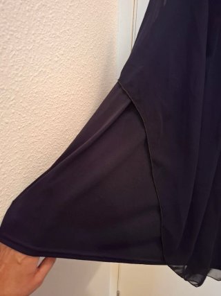 Blusa negra con perlas