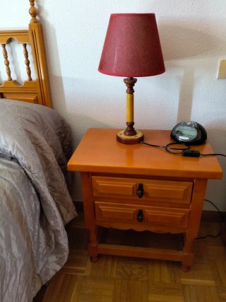 Cama completa de madera,con mesillas , sinfonier