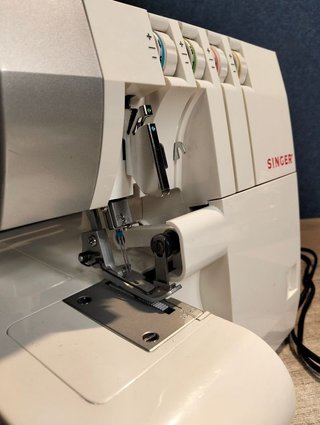 Maquina de coser overlock Singer