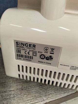 Maquina de coser overlock Singer