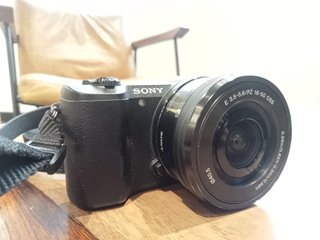 Cámara Sony Alpha 5100 + Accesorios 2758disparos