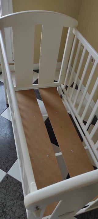 Cuna de madera blanca