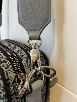 BOLSO TOUS Azul claro con logo oso estampado