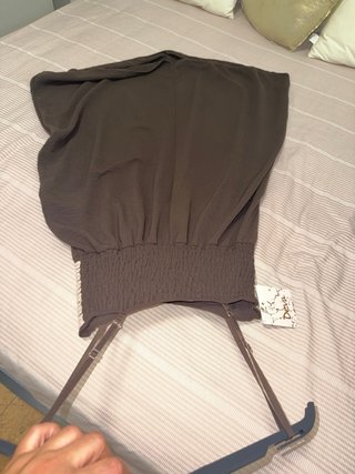 Vestido marrón con detalle blanco