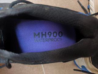 Zapatillas trekking Quechua negras y azules