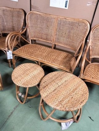 Conjunto de Sofá, 2 Sillas y 2 Mesas Chillvert