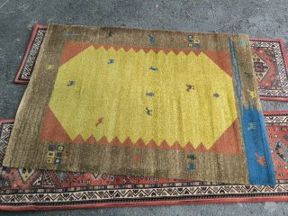 Alfombra diseño geométrico y figuras
