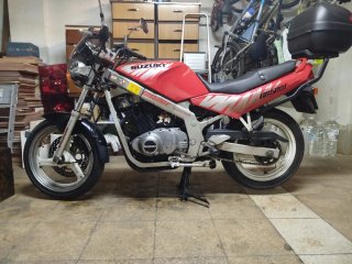 Suzuki GS500E Roja con Extras