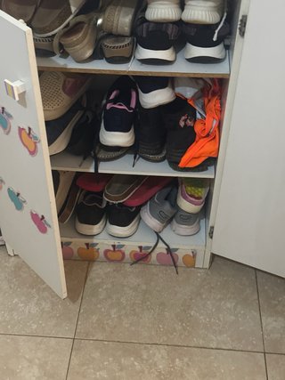 Mueble Zapatero Blanco con Dibujos de Manzanas