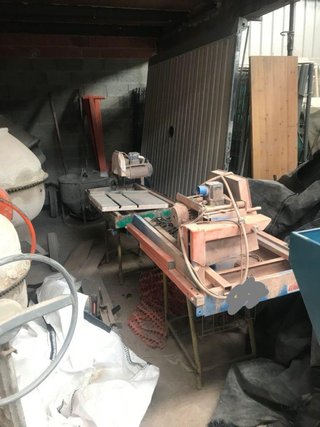 Puntales y materiales de obra