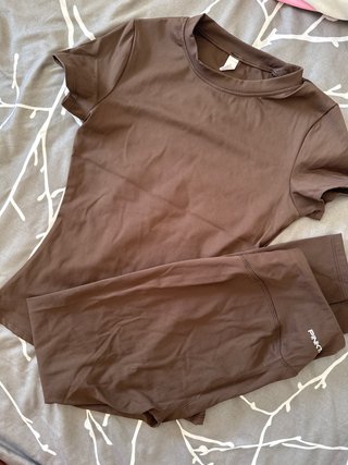 Conjunto deportivo mujer marrón