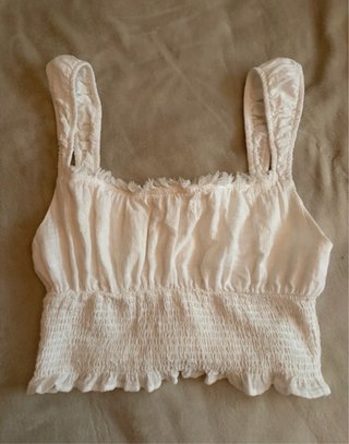 Top blanco fruncido corto