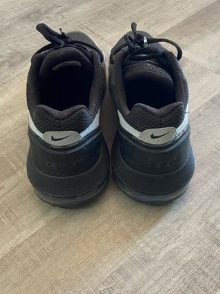 Zapatillas Nike Air Negras y Blancas