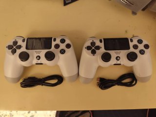 PS4 Fat Blanca + 2 Mandos negociable