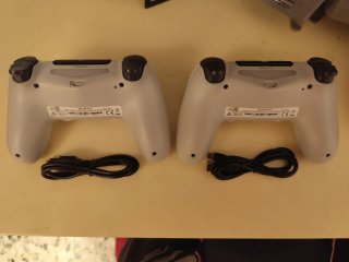 PS4 Fat Blanca + 2 Mandos negociable