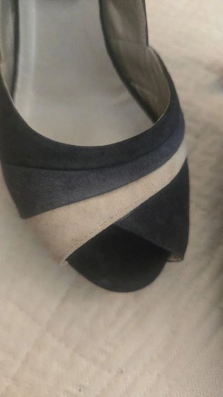 Scarpe spuntate NeroGiardini in camoscio 37.5