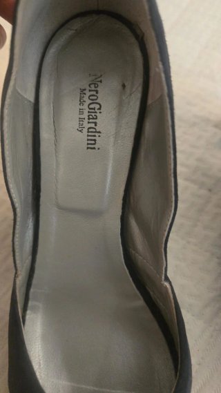 Scarpe spuntate NeroGiardini in camoscio 37.5