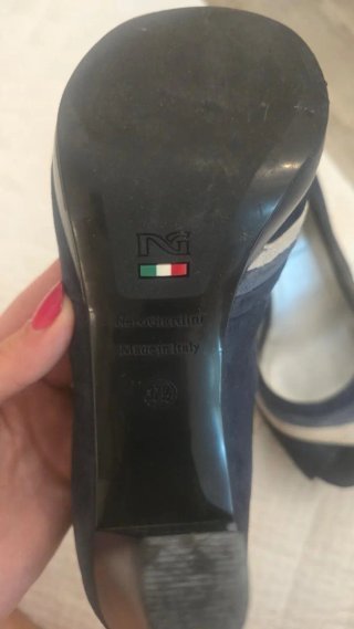 Scarpe spuntate NeroGiardini in camoscio 37.5
