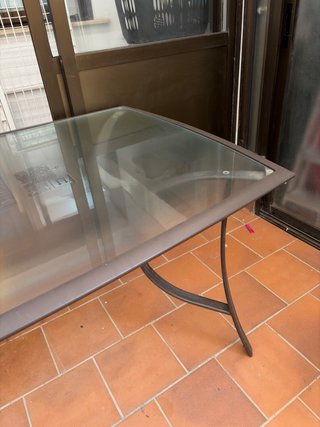 Mesa exterior metal y cristal marrón