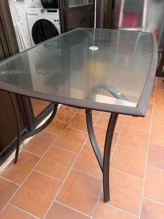 Mesa exterior metal y cristal marrón