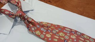 CORBATA LOEWE, SEDA NATURAL, ART. ESPAÑOLA, CORAL.