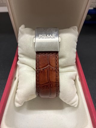 Reloj Pulsar Hombre Caja Plateada Correa Marrón