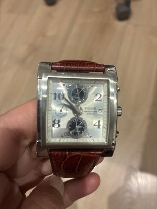 Reloj Pulsar Hombre Caja Plateada Correa Marrón