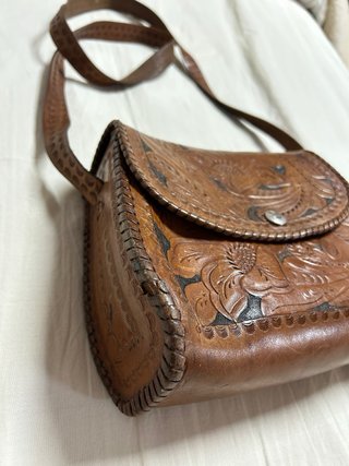 Bolso de piel genuina con flores