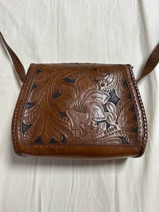 Bolso de piel genuina con flores