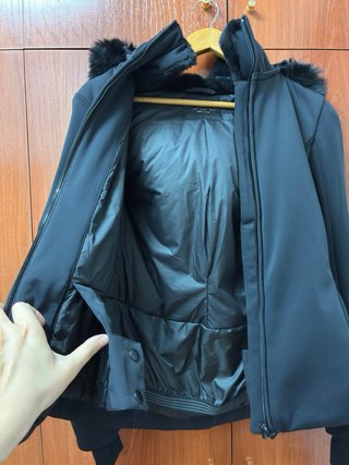 Chaqueta Oysho Negra con Capucha