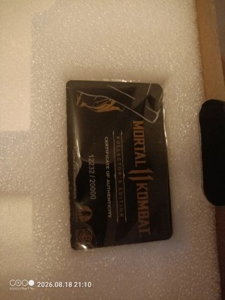 Máscara Scorpion Mortal Kombat Negra y Dorada