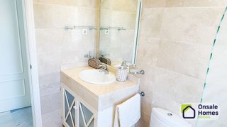 Ático en venta en Nueva Andalucía centro en Marbella