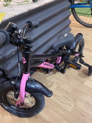 Bicicleta niña Ghost 12 rosa y negra
