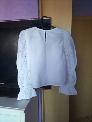 Blusa blanca bordada manga larga