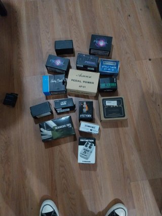 Pedales de guitarra varios