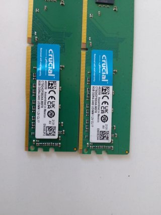 2x Crucial 8GB DDR4-2400 UDIMM RAM de Segunda mano por 60 EUR en
