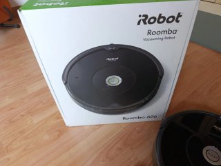 Roomba 606 con recambios en caja