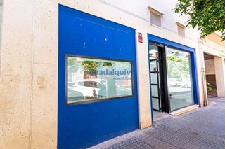 Local comercial en alquiler en La Buhaira en Sevilla