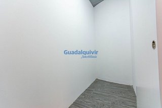 Local comercial en alquiler en La Buhaira en Sevilla