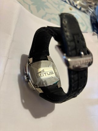 Reloj Lotus Negro y Plateado